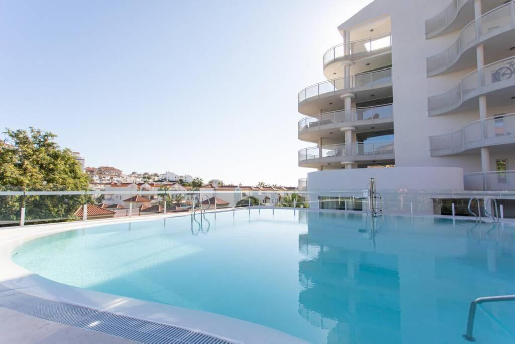 Apartment 2 Bedroom Luxury In Benalmádena