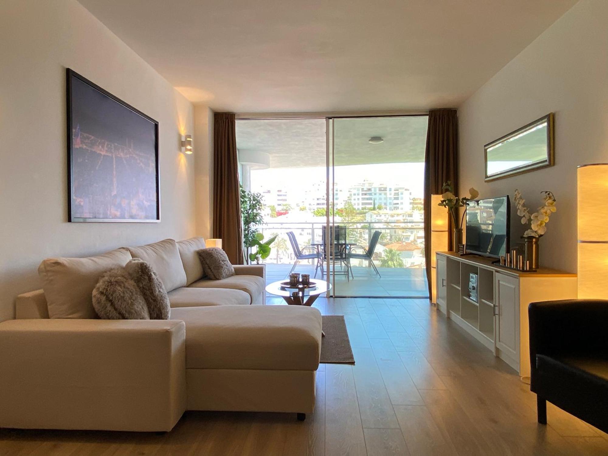 2 Bedroom Luxury In Apartment *